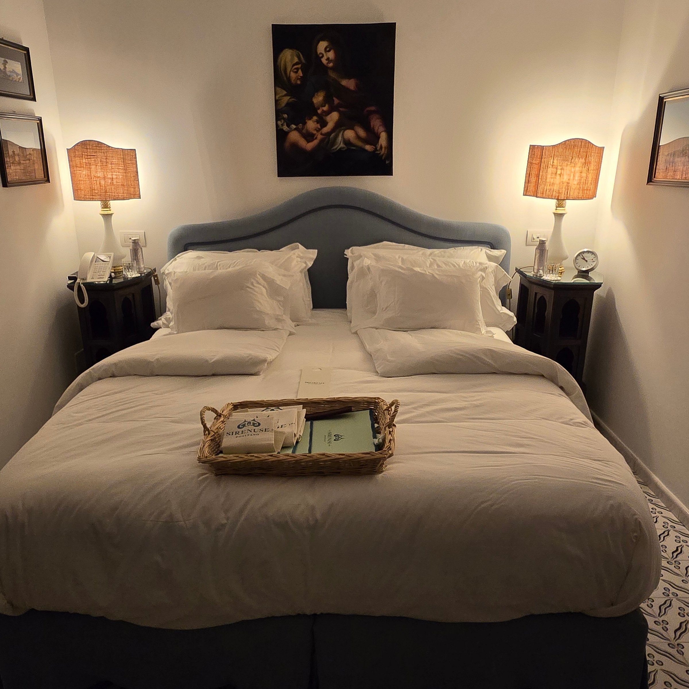 Guest bedroom at Le Sirenuse