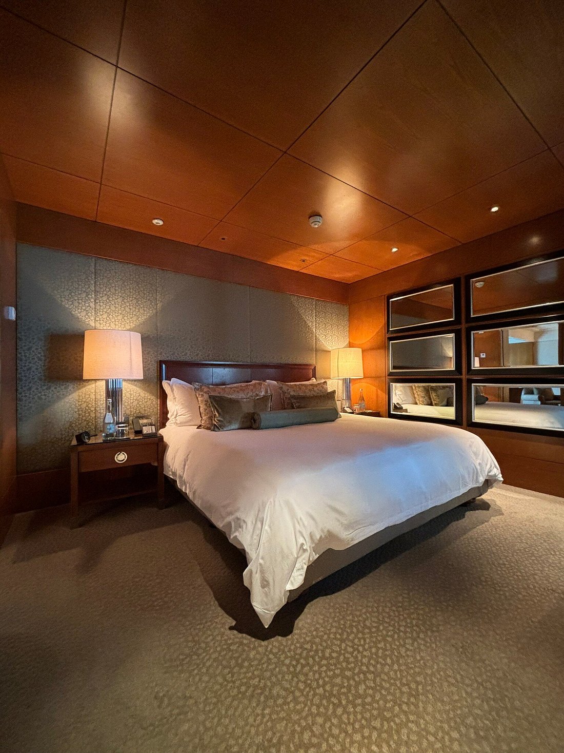 Guest bedroom at Mandarin Oriental, Hong Kong