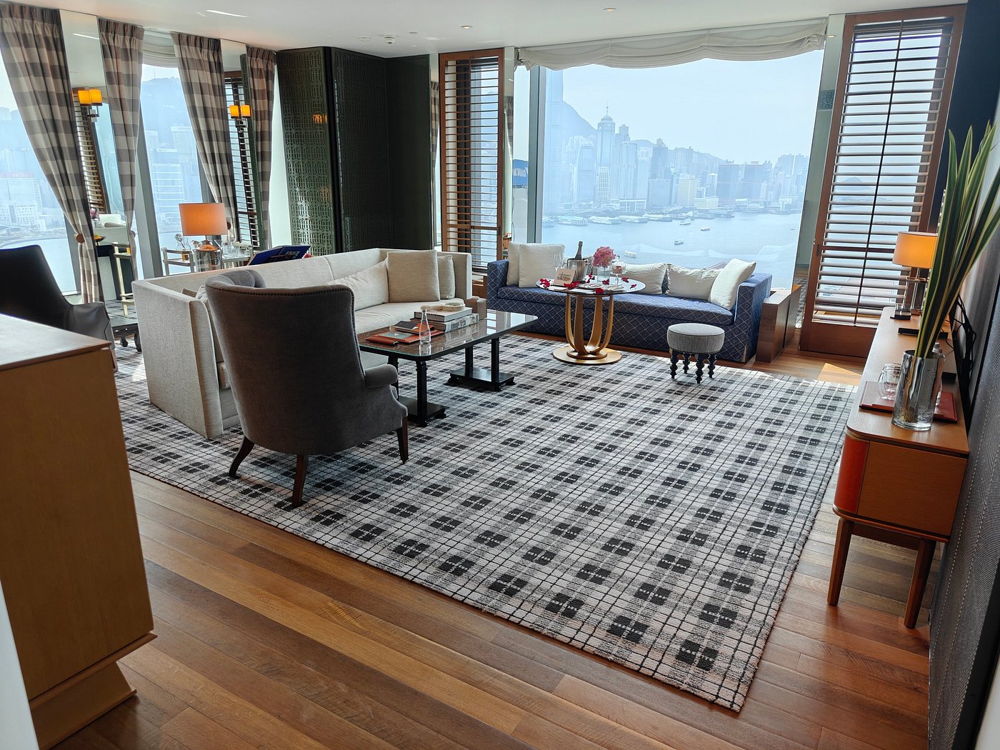 Suite sitting room at Rosewood Hong Kong