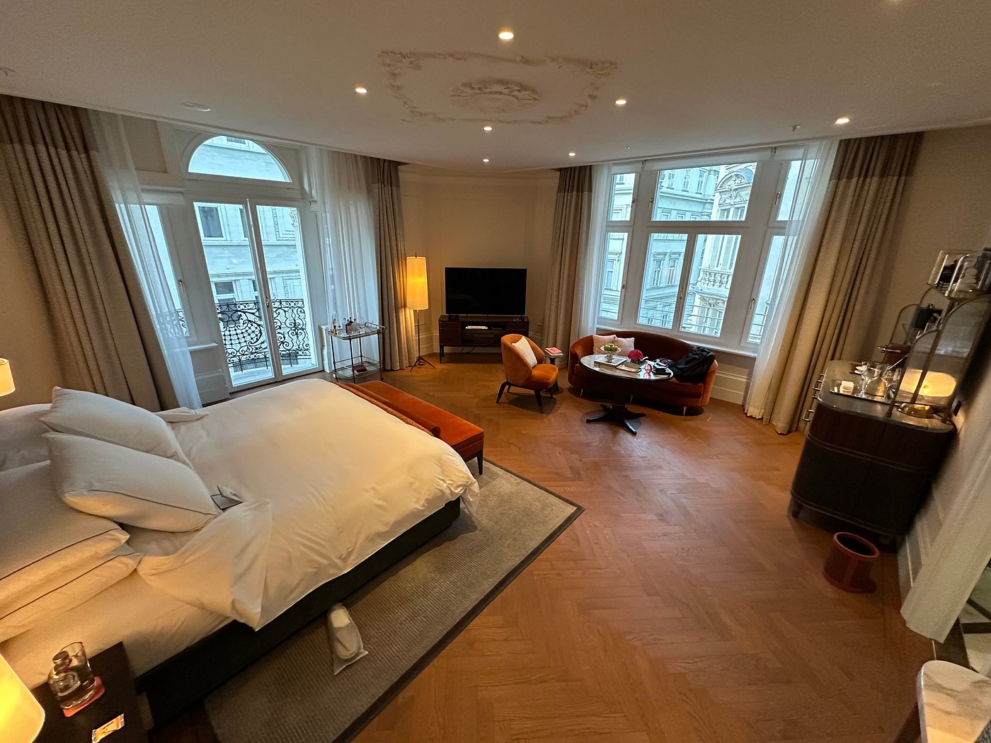 Suite bedroom at Rosewood Vienna